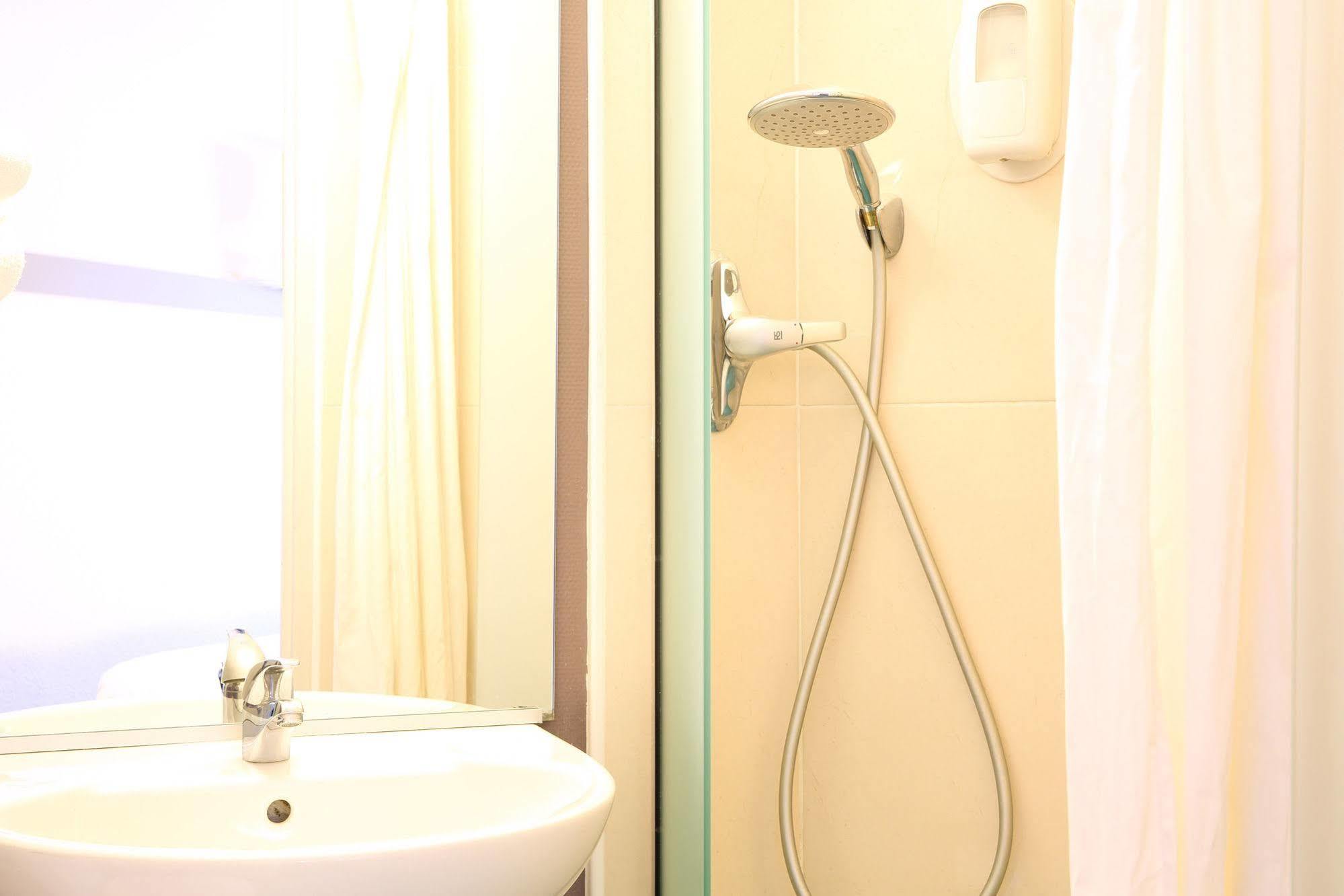 B&B Hotel Villeneuve Loubet Plage Eksteriør bilde